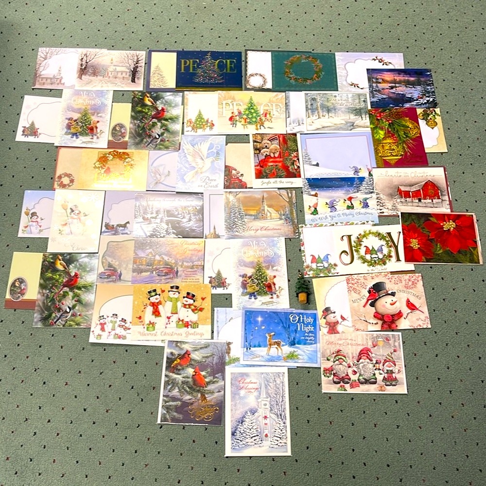 BRAND NEW SET OF 28 CHRISTMAS GREETING CARDS WITH MATCHING DESIGNED  ENVELOPES